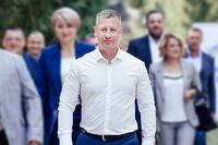 Хто - у школу, хто - на зустріч: Віктор Шакирзян 1 вересня на 8 ранку прозвітує перед громадою