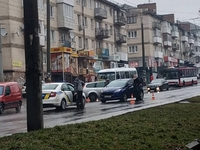 На вулиці Степана Бандери у Рівному сталася ДТП (ФОТО/ВІДЕО)