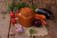 Як приготувати баклажанну ікру на зиму: 3 рецепти, які підкорять будь-кого 