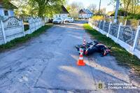 Врізалися у бетонну огорожу: на Рівненщині у ДТП травмувалися 2 людей