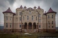 Який вигляд має найбагатше село України, де кожна хата - палац: вражаючі фото