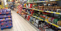 Відома мережа супермаркетів шукає працівників на літо у Польщі: яку оплату пропонують?