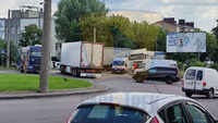 В аварію потрапила вантажівка: у Рівному на Млинівській - ще одна ДТП (ФОТО) 
