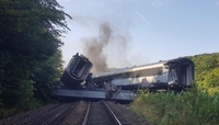 Швидкісний потяг зійшов з рейок у Шотландії, загинули люди (ФОТО/ВІДЕО)