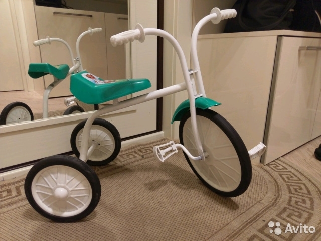 Подібні триколісні велосипеди можна придбати у будь-якій точці з дитячим транспортом. Це фото опублікували в інтернеті, на одному з сайтів, де продають вживані речі.