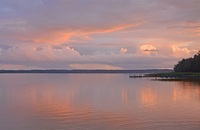 Біле озеро на Рівненщині: на березі землю - продали, дорогу - ще не зробили