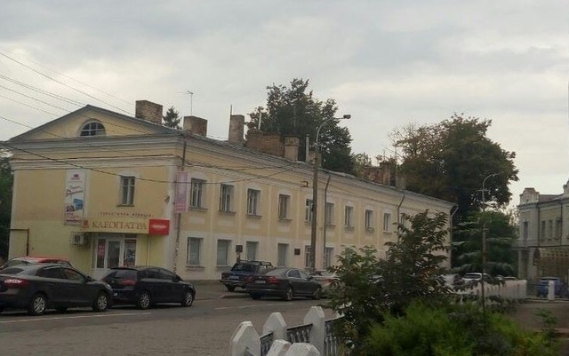 Будівля, в якій колись жили викладачі російської гімназії (і не тільки)