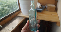Навіщо в СРСР робили трикутні скляні пляшки: вони призначалися лише для одного продукту (ФОТО)