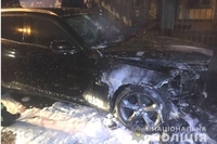 У Рівному власниці салону краси підпалили BMW (ФОТО)