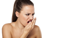 Стоматолог назвав продукти, які викликають неприємний запах з рота