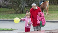 Найстарша породілля України хоче народити знову, але в неї забрали дочку: Це нормально? (6 ФОТО)