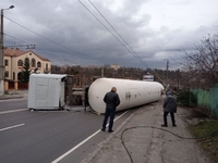 Автоцистерна з газом перекинулася у Житомирі (ФОТО/ВІДЕО)