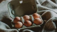 Контрабанду білоруських яєць без маркування та термінів придатності продають в Україні