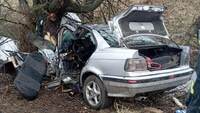 На Рівненщині «BMW» влетіла в дерево: водій загинув на місці (ФОТО)