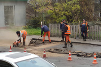 Неподалік центру ПМСД у Рівному ремонтують стоянку (ФОТО)