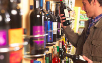 Пияцтво для багатіїв? В Україні стрімко ростуть ціни на алкоголь