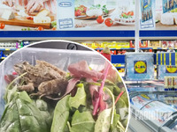 Добре, що не задихнулася! Жива жаба у салаті з супермаркету стала хітом інтернету