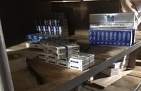 Контрабандний спирт і цигарки на понад мільйон гривень вилучили на гуртовому ринку у Рівному (ФОТО)