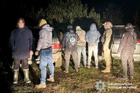 Рюкзаки везли в одній машині, а чоловіків — в іншій: на Рівненщині викрили схему втечі за кордон