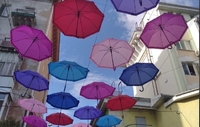 У Рівному з’явилася своя алея різнокольорових парасольок (ФОТО) 
