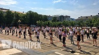 Рекордна спека - не завада: сотні студентів у Рівному виконали олімпійську зарядку (ФОТО/ВІДЕО)