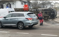 Одне з авто перевернулося на дах: у Рівному сталася ДТП