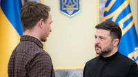 «Я ніколи не просив медалей чи відзнак»: Президент нагородив «Холостяка» (ФОТО)