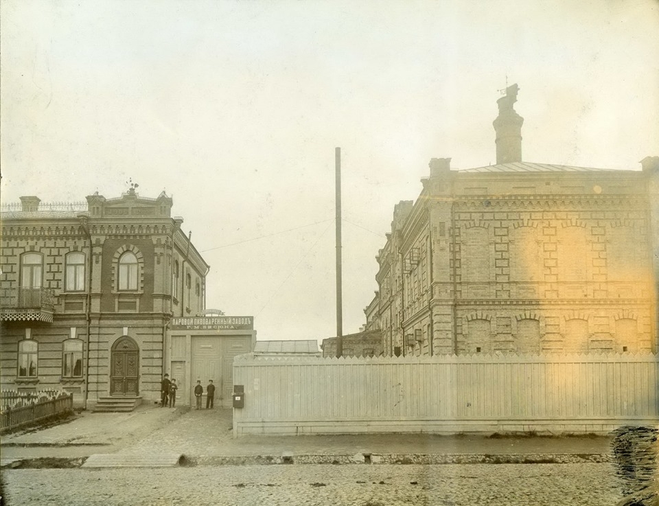 Прохідна Пивзаводу 120 років тому (Фото від В. Гудзія)