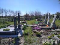 На Сарненщині понівечили могили на кладовищі 
