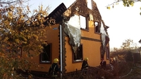 З гаража на хату: на Рівненщині згоріли сусідні будинки (ФОТО/ВІДЕО)