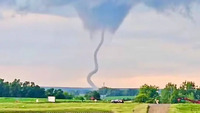 Торнадо помітили у небі неподалік Рівного (ВІДЕО)