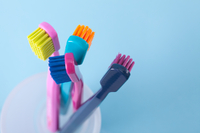 Стара зубна щітка може спровокувати серйозні хвороби