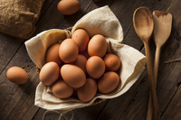 Чому не можна позичати курячі яйця: народні прикмети