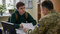 Телефон забрали, а з ТЦК не випускають: Як діяти у такій ситуації