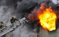 В центрі Рівного пожежа в багатоповерхівці. Жінка вистрибнула з вікна (ВІДЕО/ФОТО) ОНОВЛЕНО