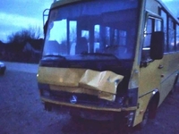 ДТП на Рівненщині: легковик влетів у шкільний автобус (ФОТО)