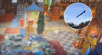 Вберіг сам Бог? З’явилося відео, як в Одесі священника мало не завалило стелею просто в церкві під час обстрілу (ВІДЕО)