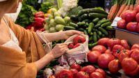 В Україні значно подорожчали помідори: що стало причиною зростання ціни