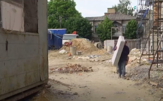 Будівництво на Мазепи (тут і далі скриншоти з відео від UA:РІВНЕ)
