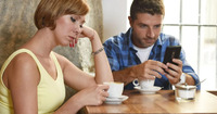 7 ознак, які «кричать» про те, що у ваших стосунках з'явилася мікрозрада