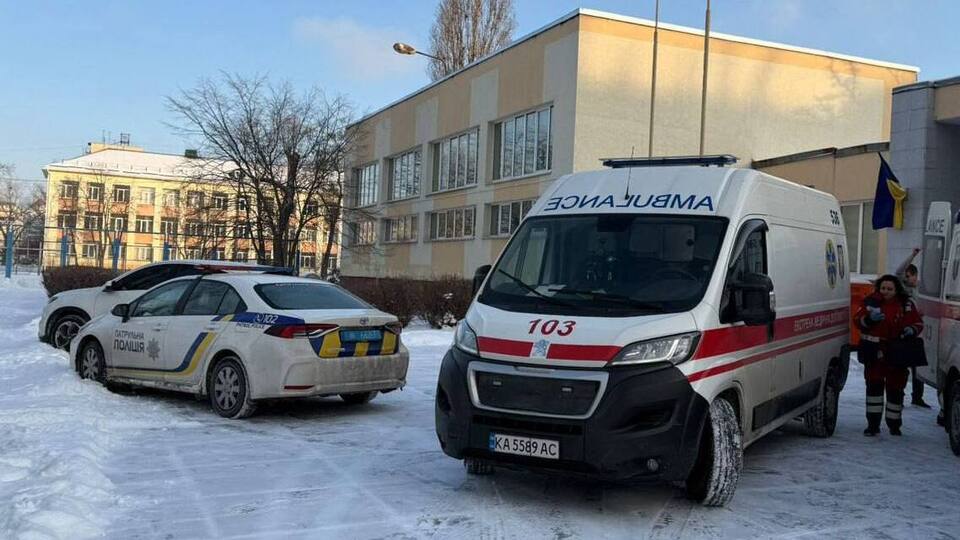 Школяр напав з ножем на вчительку та однокласника у Києві: що відомо