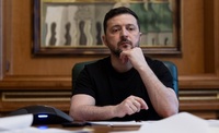«Рідко надають правдиву інформацію»: Зеленський показав доповіді, які кладуть на стіл російському диктатору