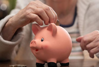 Податок на пенсію: У Пенсійному фонді розповіли, чи стягуватимуть його з виплат 