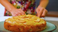 Рецепт яблучного пирога, який простіший за Шарлотку