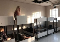 Антисанітарія, голод і спрага: в аеропорту Афін затримали 15-х українців з дітьми (ВІДЕО)