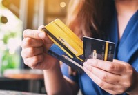 Понад 50 переказів на картку на місяць: скільки українців потрапили під контроль податківців 