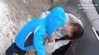 У Рівному півторарічний малюк, замкнений в авто, «викликав» копів. Де була матір?