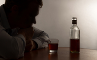 Як розпізнати прихованого алкоголіка: Три ознаки