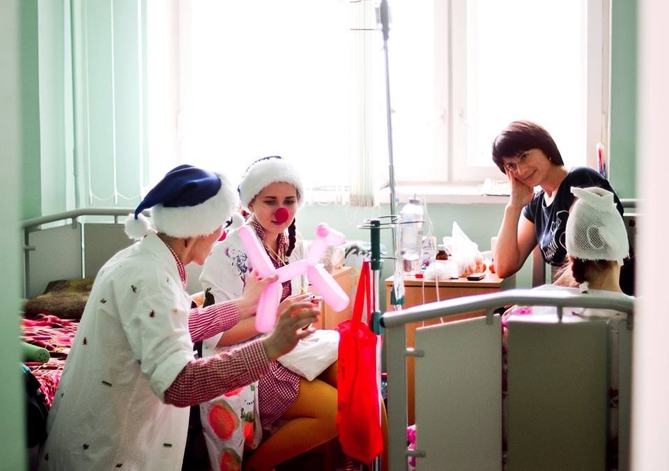 Так працюють волонтери у онкогематології Рівненської обласної дитячої лікарні.