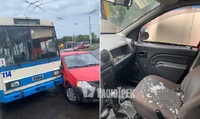 У Рівному тролейбус «влетів» у Dacia Logan: в авто вилетіло скло (ФОТО)